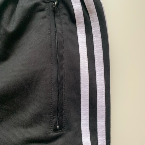 Mens black adidas sport shorts, fast removal with side snap buttons mens small - Picture 8 of 8